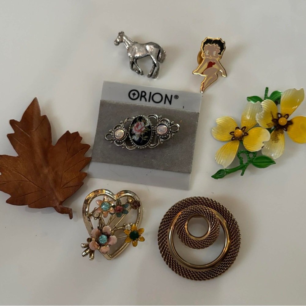 Vintage and collectible Brooches